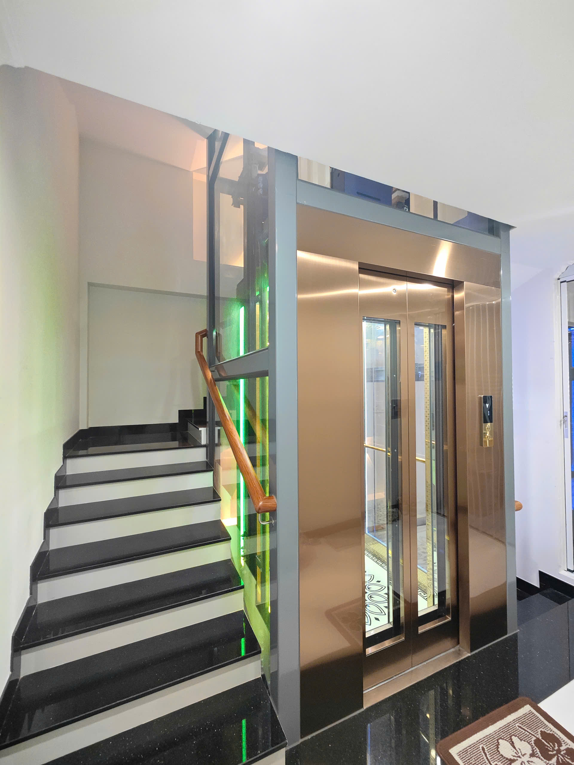 Thang máy Mitsubishi Nhật Bản